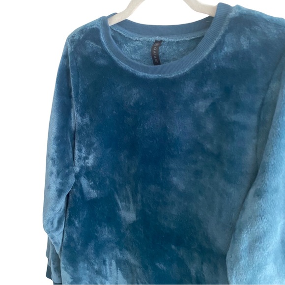 Cozy Blue Sweater - Picture 3 of 3